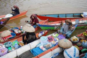 Read more about the article Wisata Kuliner Tradisional Kalimantan: Eksotisme Rasa dari Hutan Tropis