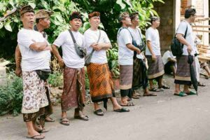 Read more about the article Fashion Berbahan Sarung: Eksplorasi Gaya dan Kekayaan Budaya
