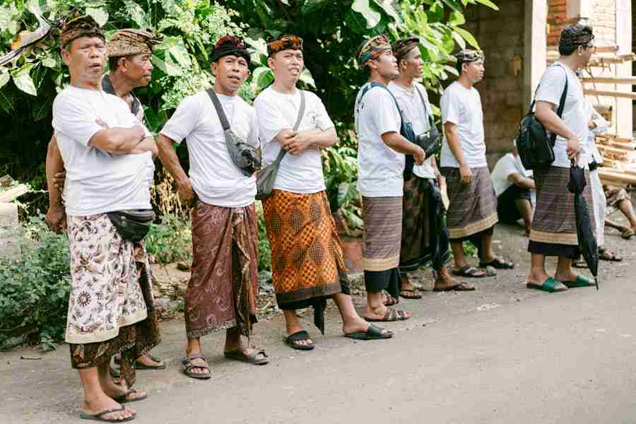 You are currently viewing Fashion Berbahan Sarung: Eksplorasi Gaya dan Kekayaan Budaya